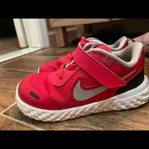 Toddler Nike revolution